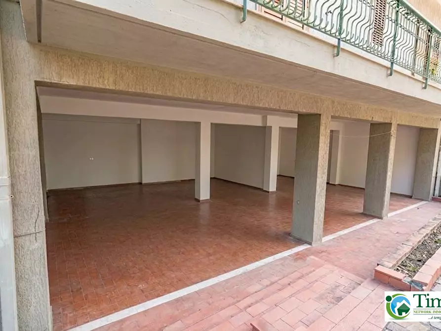 Immagine 43 di Villa in vendita  in Via Roma 29 a Sant'agata Li Battiati