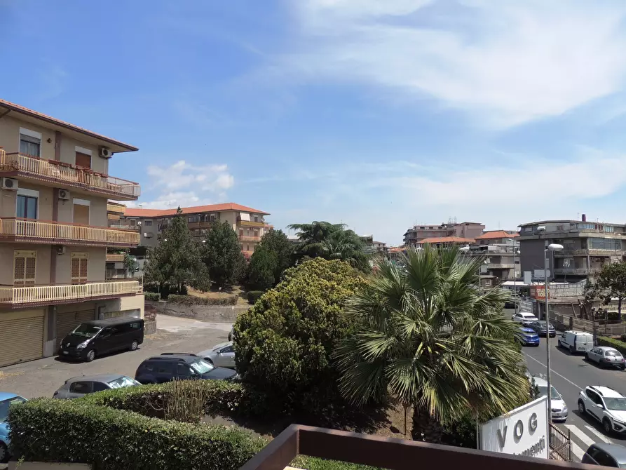 Immagine 34 di Quadrilocale in vendita  in Via Antonio Gramsci 55 a Gravina Di Catania
