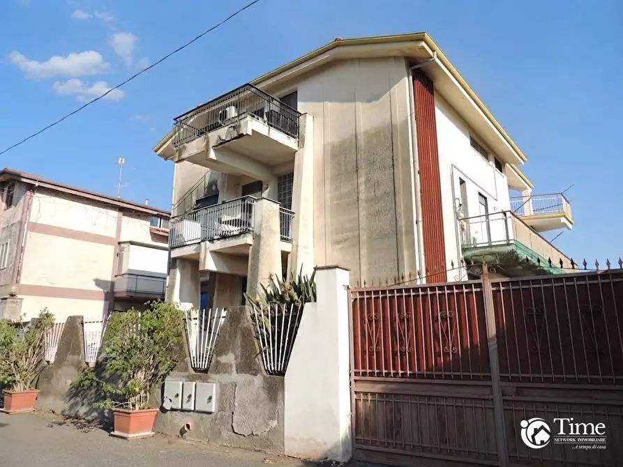 Immagine 44 di Pentalocale in vendita  in Via delle Azalee 13 a Misterbianco
