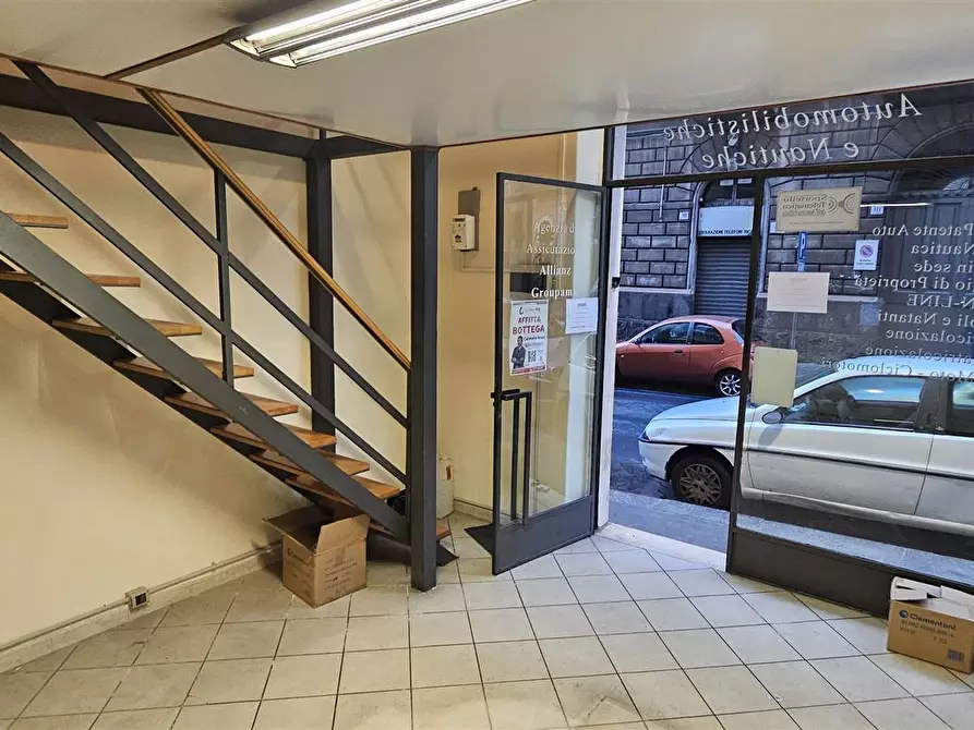 Immagine 3 di Locale commerciale in vendita  in Via Caronda 180 a Catania