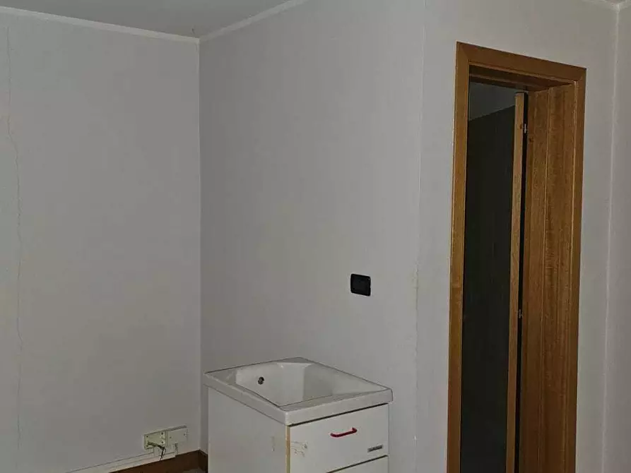 Immagine 7 di Magazzino in affitto  in Via Antonio Gramsci 59 a Gravina Di Catania