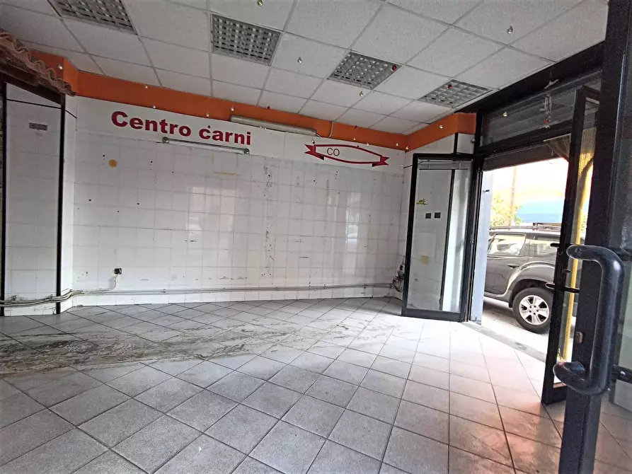Immagine 8 di Locale commerciale in affitto  a Catania