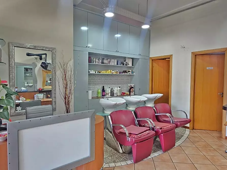 Immagine 6 di Attività commerciale in vendita  in Via Giuseppe de Felice 25 a Sant'agata Li Battiati