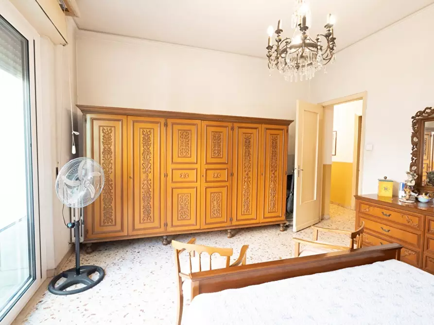 Immagine 19 di Pentalocale in vendita  in Via Caronda 178 a Catania