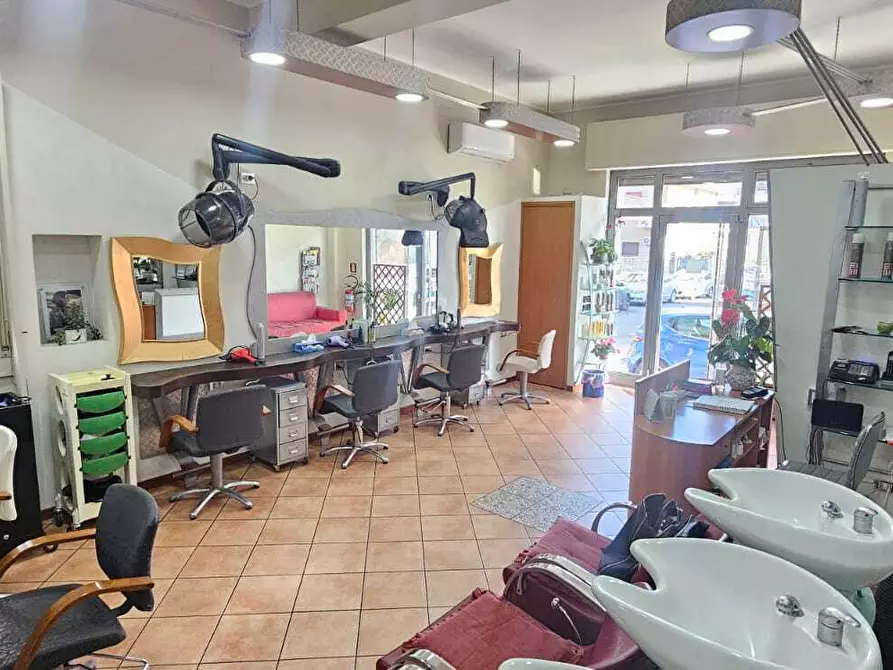 Immagine 4 di Attività commerciale in vendita  in Via Giuseppe de Felice 25 a Sant'agata Li Battiati
