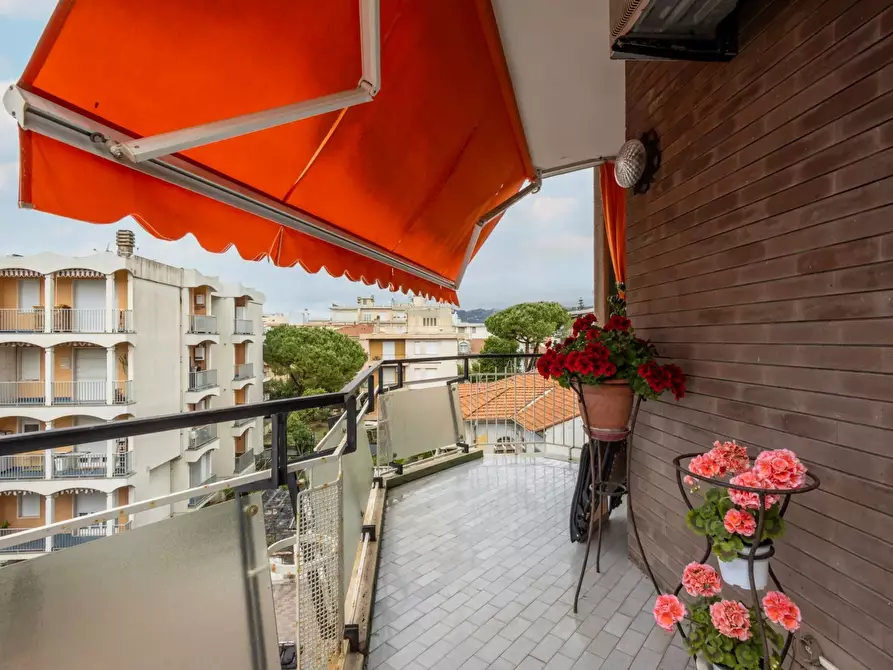 Immagine 3 di Pentalocale in vendita  in Via Regina Margherita 17 a Bordighera