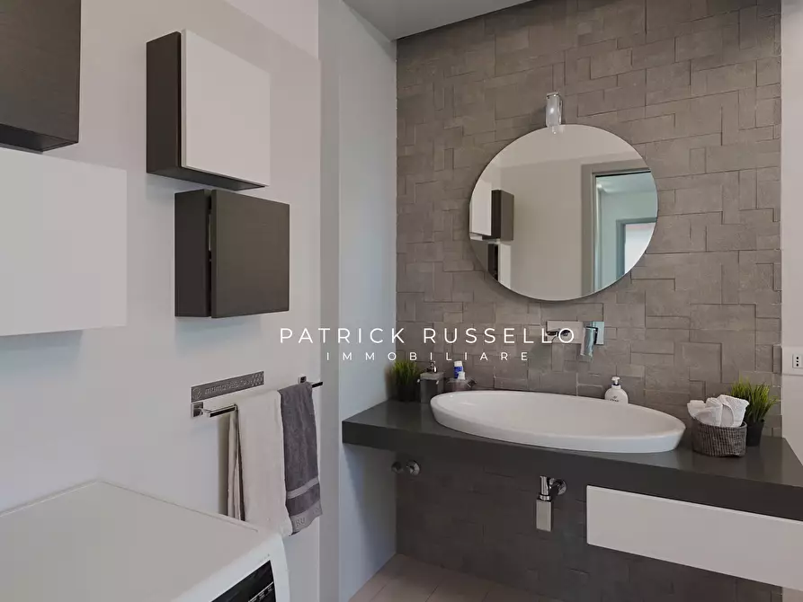 Immagine 24 di Quadrilocale in vendita  in Via Bonfiglio Fiorentino 4 a Gela