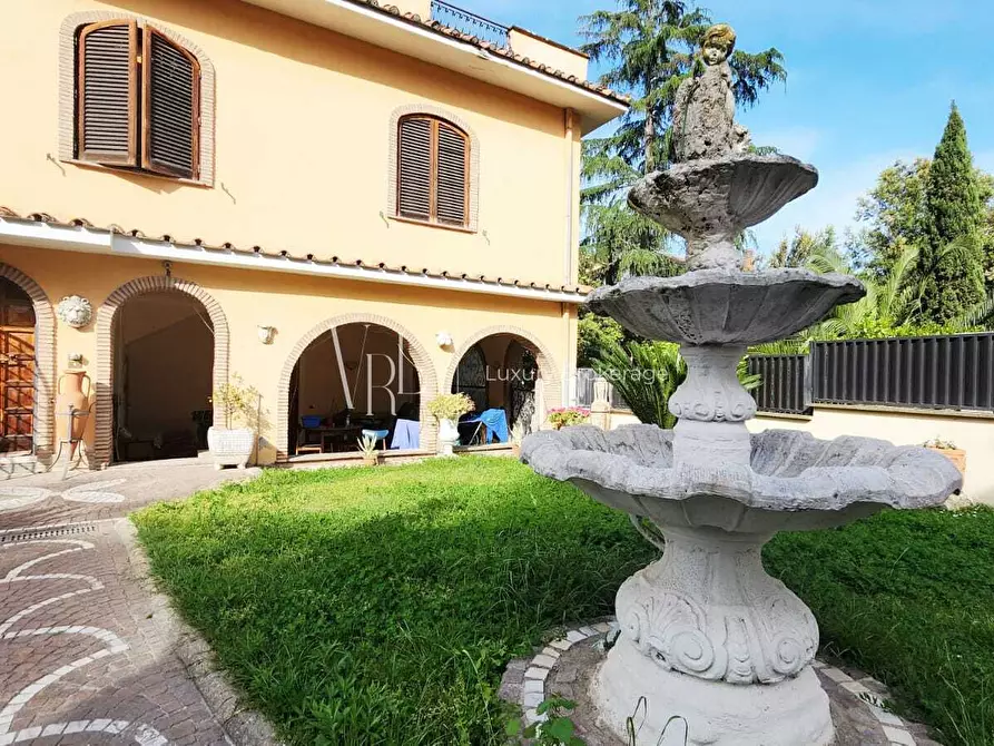 Immagine 2 di Villa in vendita  a Roma