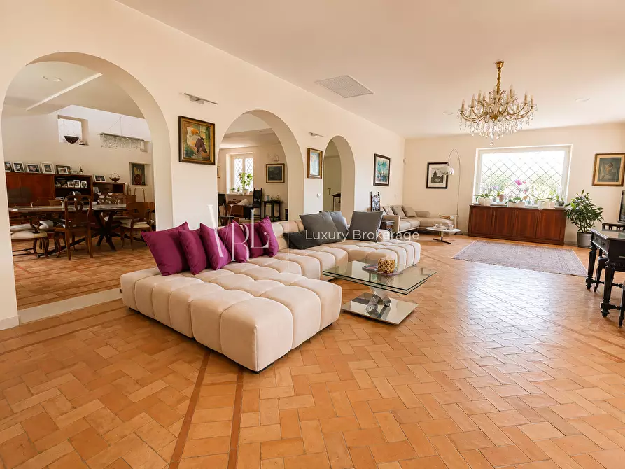 Immagine 11 di Villa in vendita  a Roma