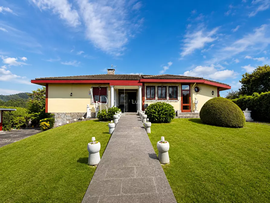 Immagine 1 di Villa in vendita  a Roma