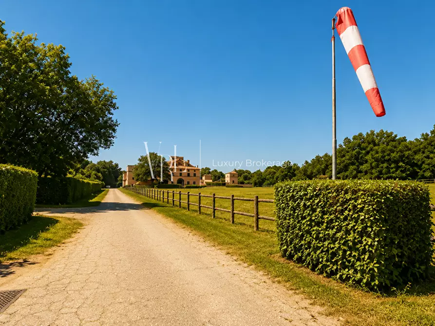 Immagine 9 di Villa in vendita  a Roma
