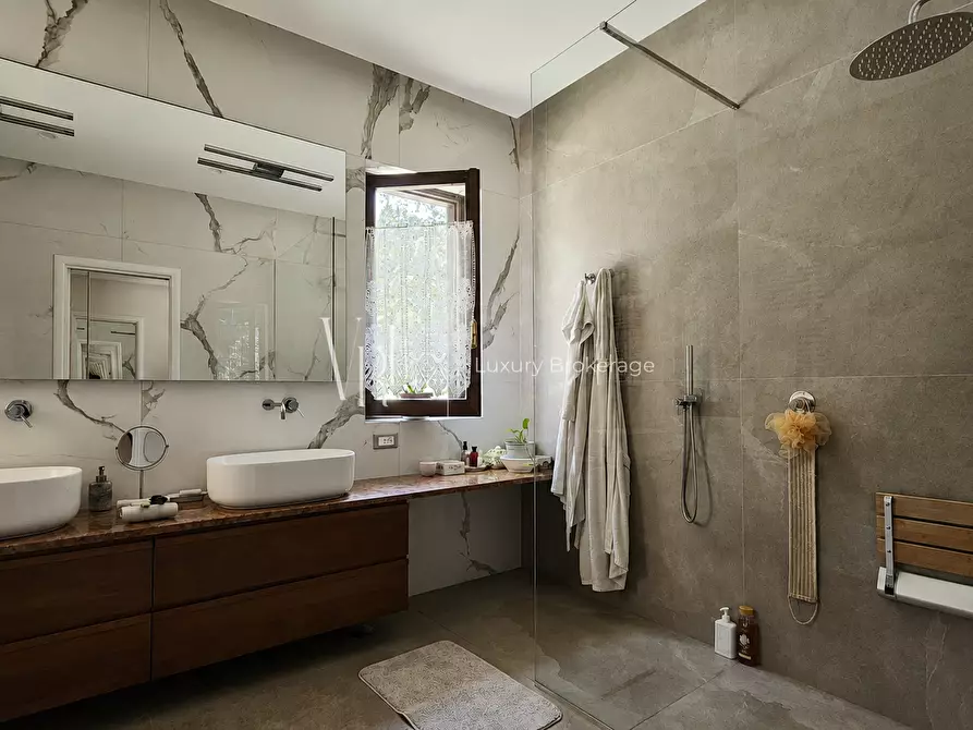 Immagine 26 di Villa in vendita  a Roma