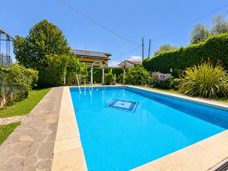 Immagine 1 di Villa in vendita  a Zagarolo