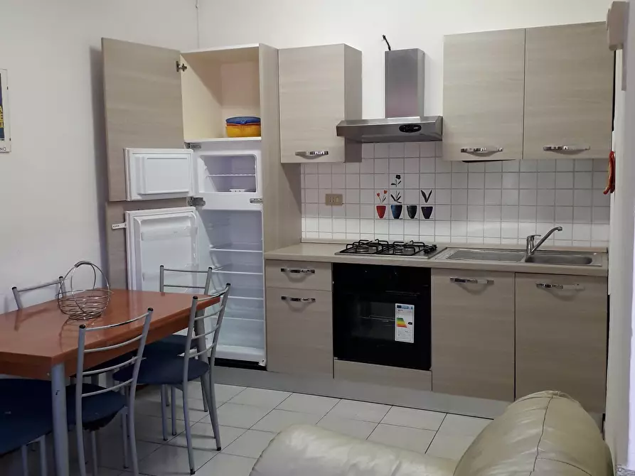 Immagine 2 di Bilocale in affitto  a Viareggio