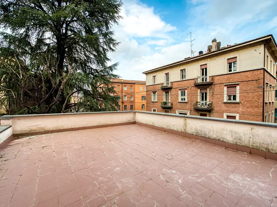Immagine 2 di Quadrilocale in vendita  in Via Castiglione 91 a Bologna