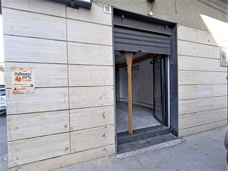 Immagine 5 di Locale commerciale in affitto  a Catania