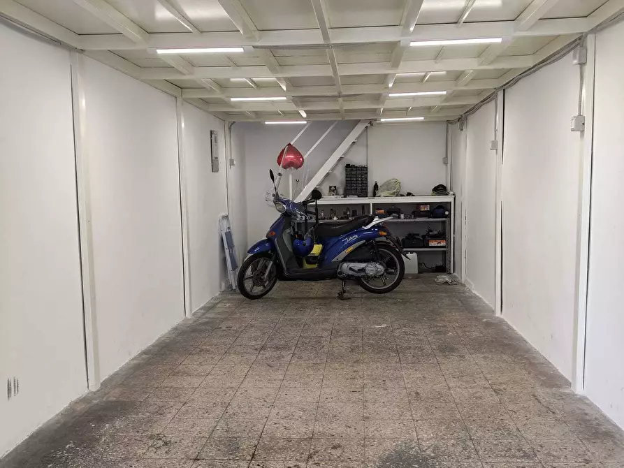 Immagine 34 di Trilocale in vendita  in Via Largo Calabria a Catania