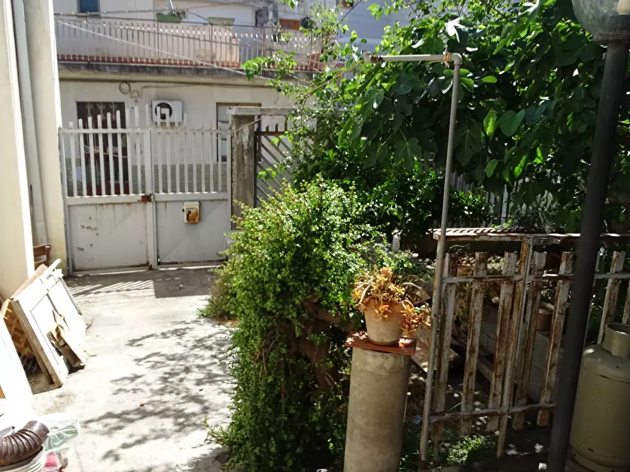 Immagine 2 di Casa indipendente in vendita  in Via delle Albicocche 17 a Catania