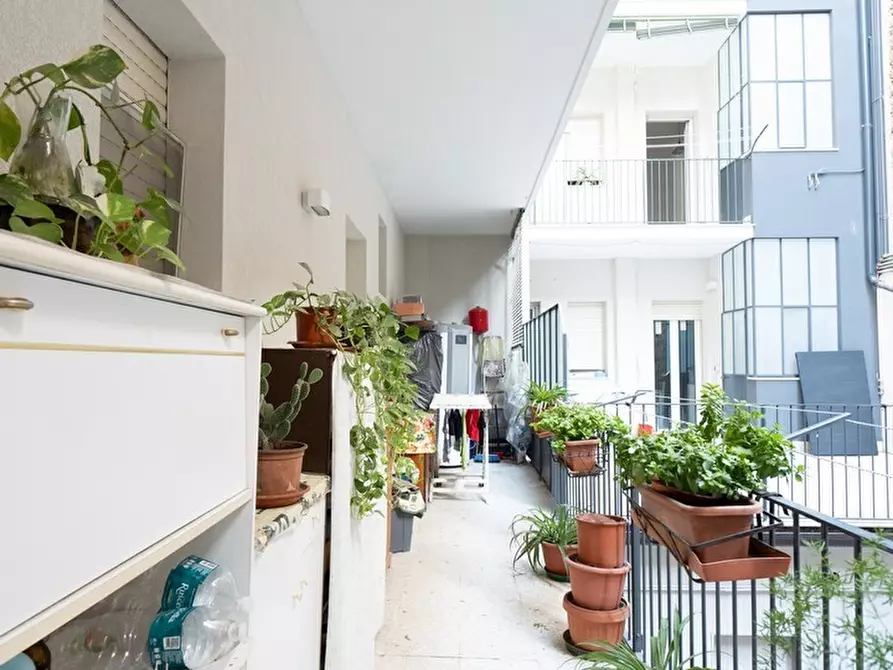 Immagine 30 di Pentalocale in vendita  in Via Caronda 178 a Catania