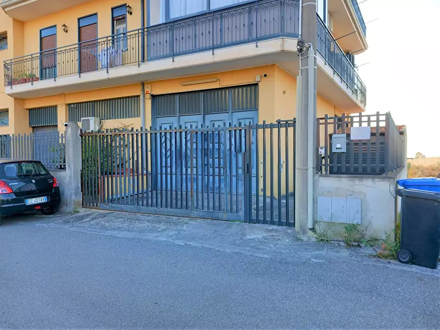 Immagine 6 di Magazzino in vendita  a Belpasso