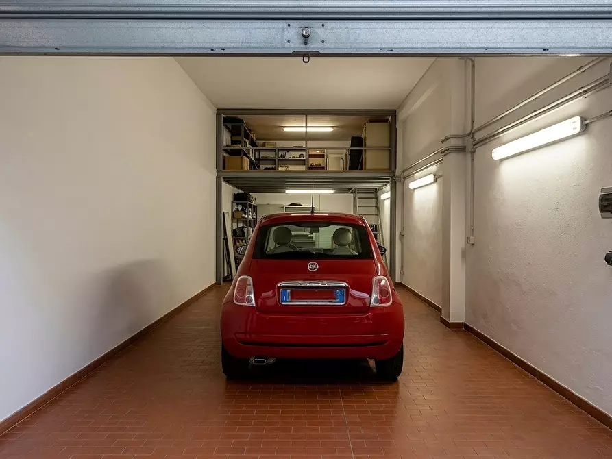 Immagine 1 di Garage in vendita  in Via Antonino Corsaro 4 a Camporotondo Etneo