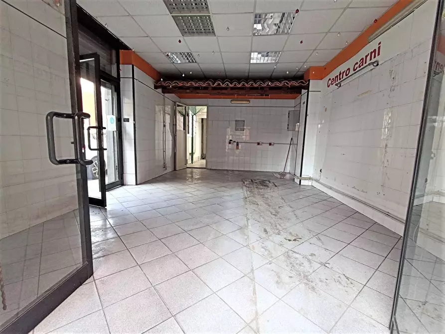 Immagine 7 di Locale commerciale in affitto  a Catania