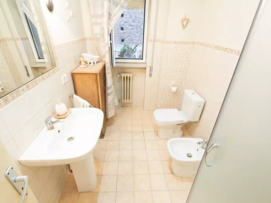 Immagine 23 di Pentalocale in vendita  in Via Caronda 178 a Catania