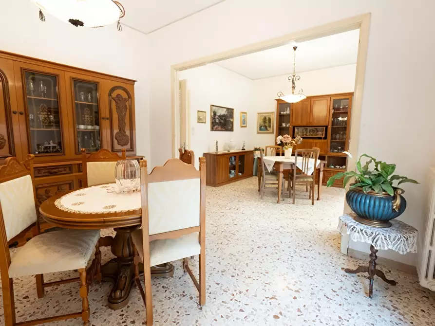 Immagine 5 di Pentalocale in vendita  in Via Caronda 178 a Catania