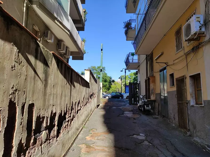 Immagine 5 di Locale commerciale in affitto  in Via Eleonora D'Angiò 35 a Catania