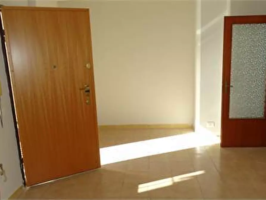 Immagine 5 di Trilocale in vendita  in Via Vincenzo Bellini 20 a San Pietro Clarenza