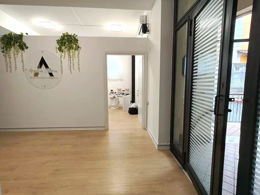 Immagine 4 di Locale commerciale in vendita  in Via Roma 193 a Mascalucia