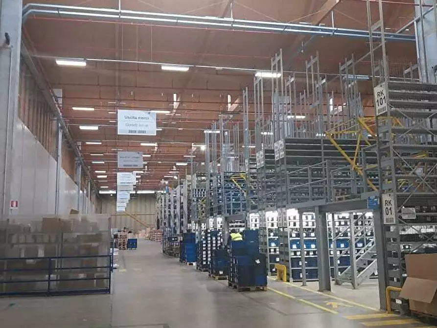 Immagine 4 di Attività artigianale in affitto  in via Martin Luther King 1/23 a Rolo