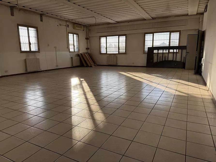 Immagine 2 di Laboratorio in vendita  in Via Sandro Cabassi 42/g a Modena