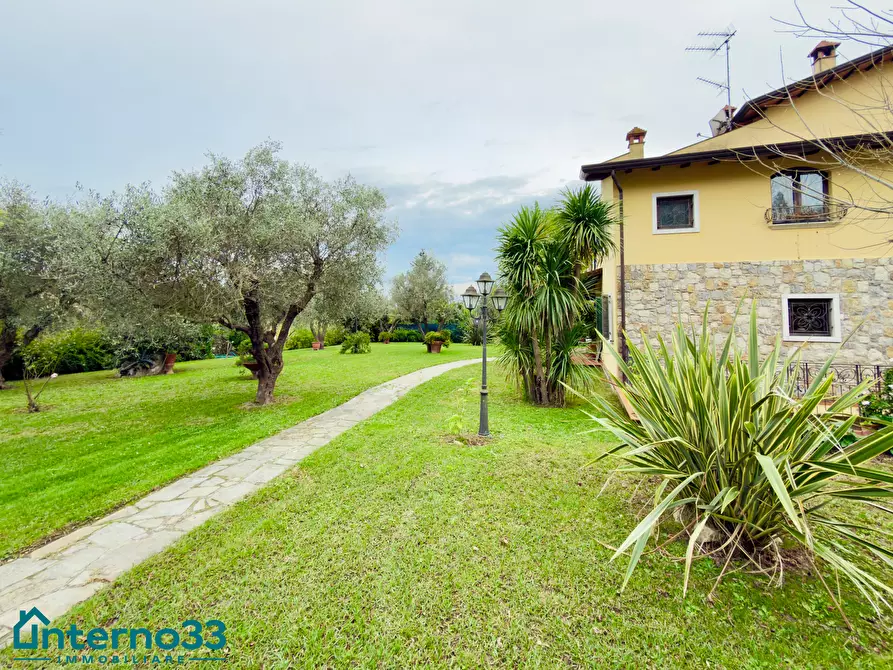 Immagine 13 di Villa in vendita  in Via Isola 51 a Ortonovo