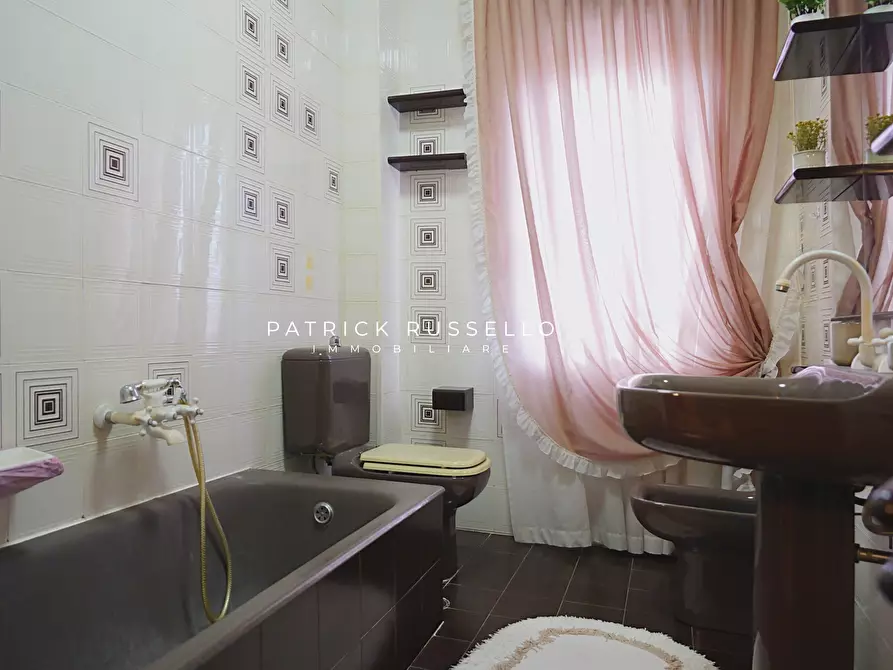 Immagine 22 di Quadrilocale in vendita  in Viale Cortemaggiore 87 a Gela