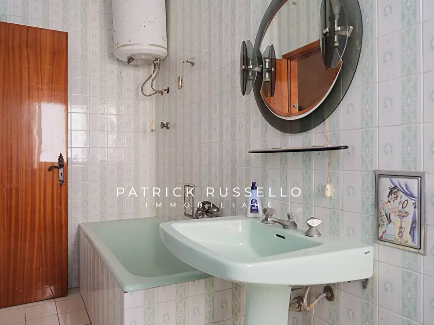 Immagine 22 di Quadrilocale in vendita  in Via Formia 40 a Gela