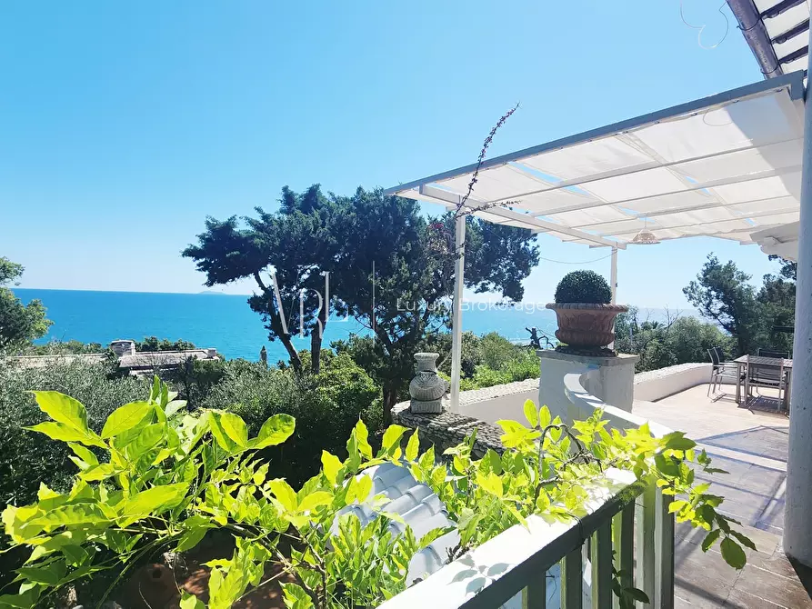Immagine 1 di Villa in vendita  a San Felice Circeo