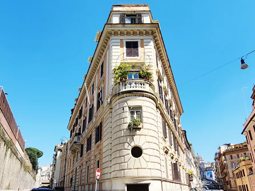 Immagine 1 di Pentalocale in vendita  a Roma