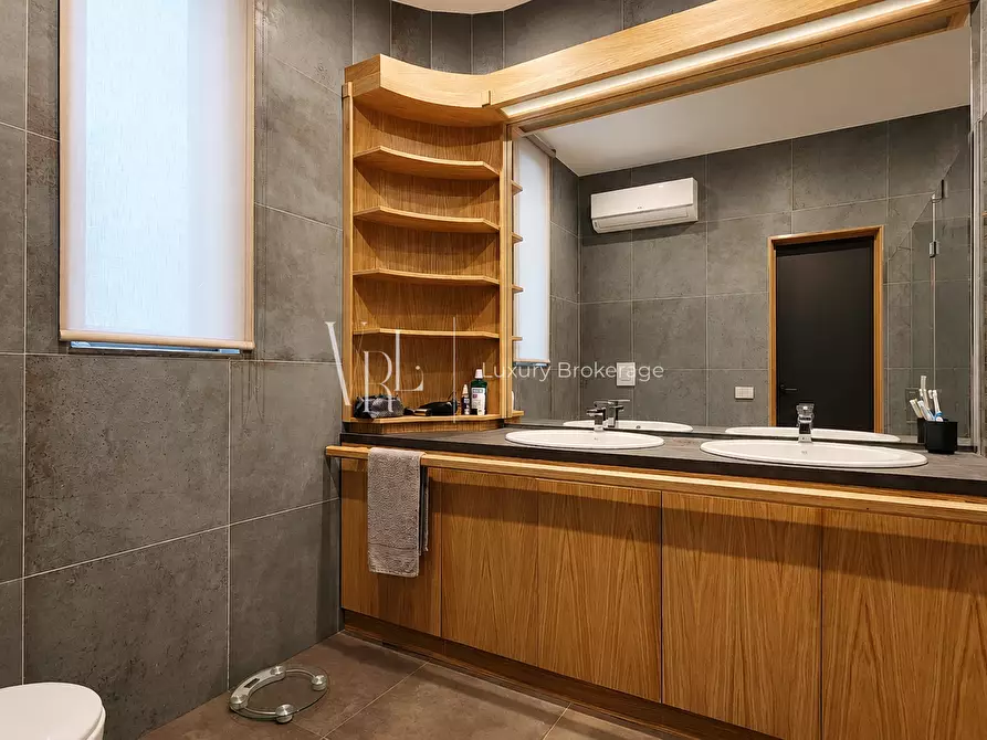 Immagine 15 di Villa in vendita  a Roma