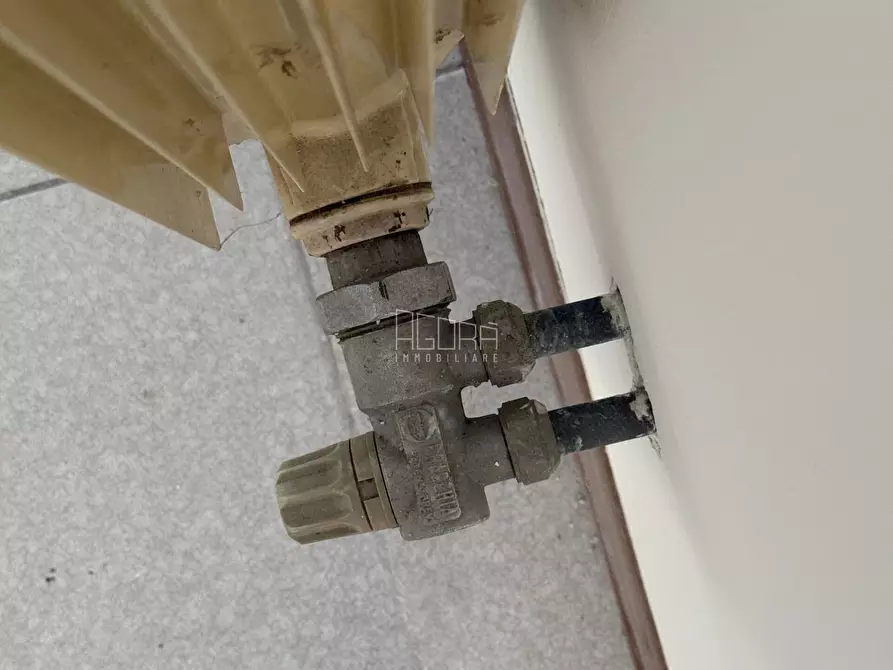 Immagine 9 di Ufficio in vendita  a Lusia