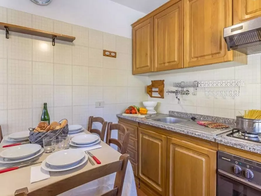 Immagine 5 di Trilocale in affitto  a Viareggio
