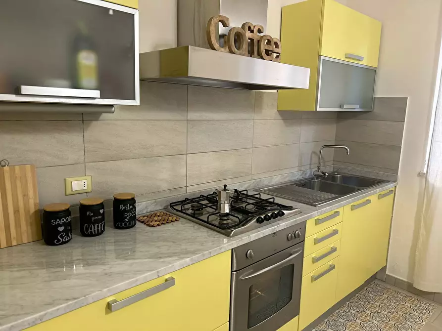 Immagine 6 di Bilocale in affitto  a Viareggio