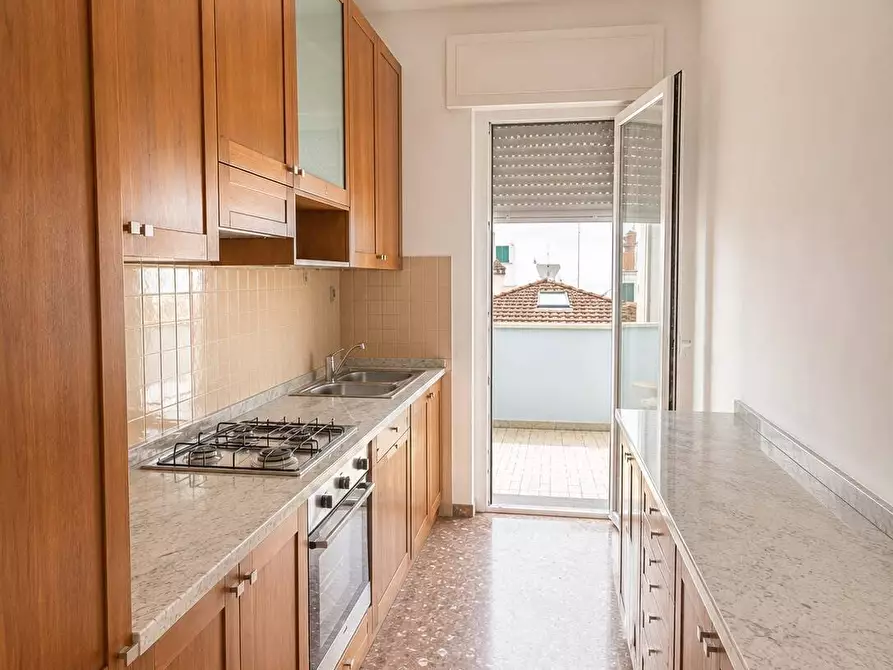 Immagine 1 di Porzione di casa in affitto  a Viareggio
