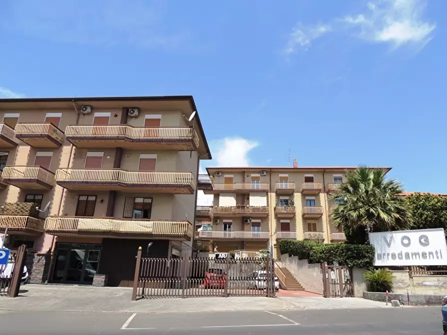 Immagine 42 di Quadrilocale in vendita  in Via Antonio Gramsci 55 a Gravina Di Catania