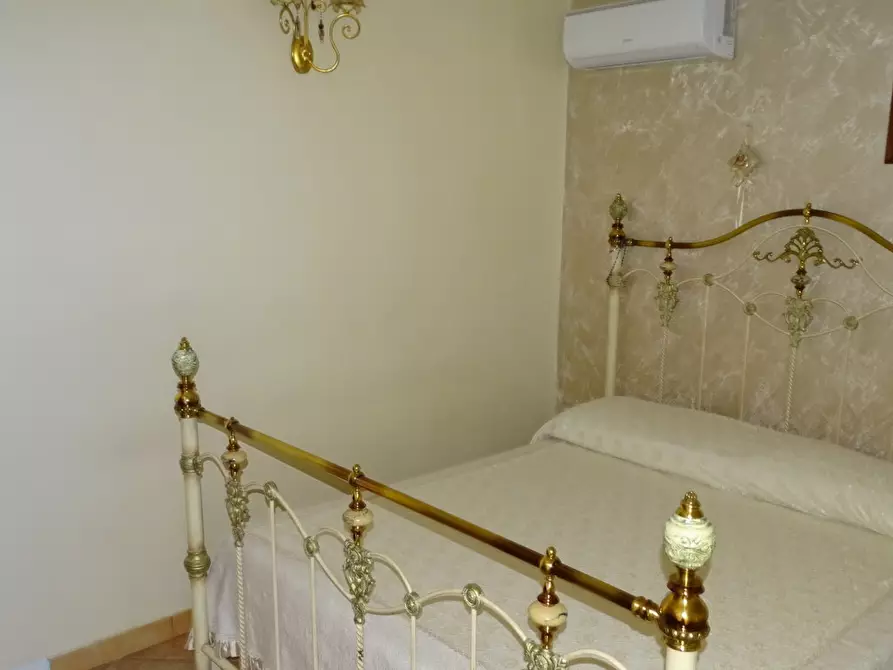 Immagine 8 di Attico in vendita  in Via Antonino Corsaro 8 a Camporotondo Etneo