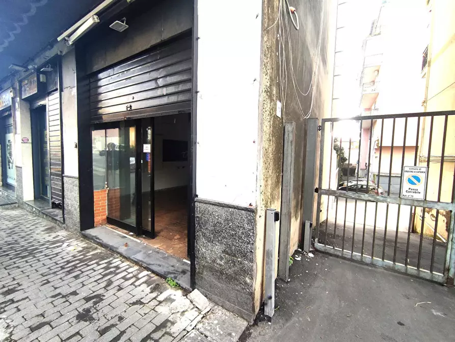 Immagine 1 di Locale commerciale in affitto  in Via Vittorio Emanuele II 116 a Gravina Di Catania