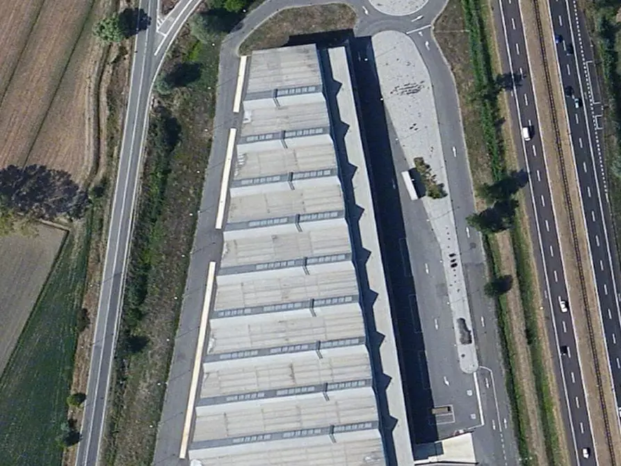 Immagine 2 di Attività artigianale in affitto  in via Martin Luther King 1/23 a Rolo