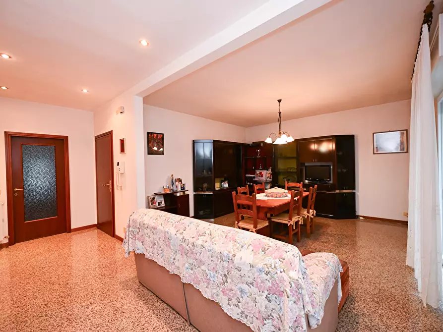 Immagine 8 di Casa trifamiliare in vendita  a Campogalliano