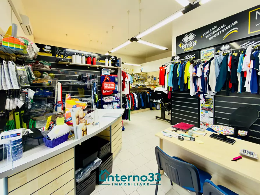 Immagine 3 di Attività commerciale in vendita  a Sarzana