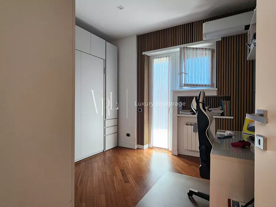 Immagine 8 di Pentalocale in vendita  a Roma